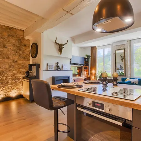 Avec Vue Sur Le Chateau Caen