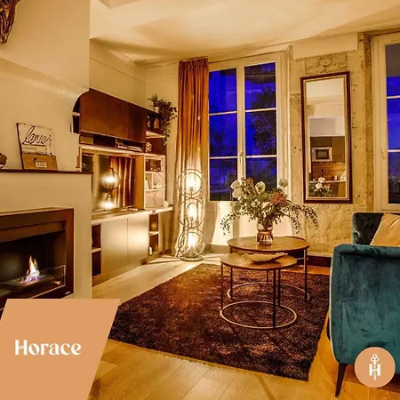 Avec Vue Sur Le Chateau Apartment