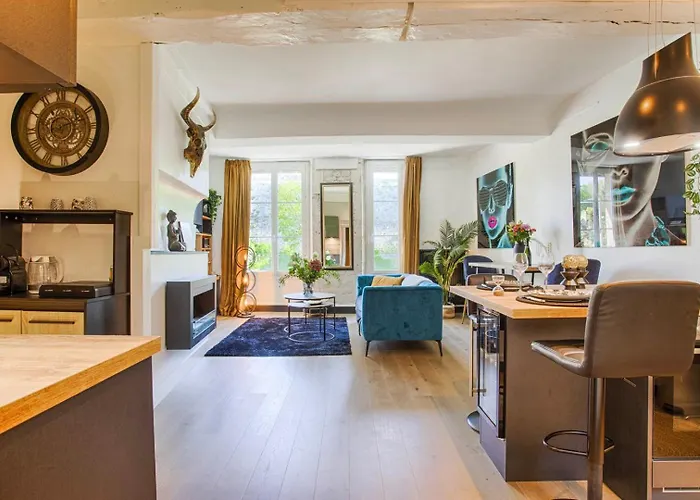 Avec Vue Sur Le Chateau Caen