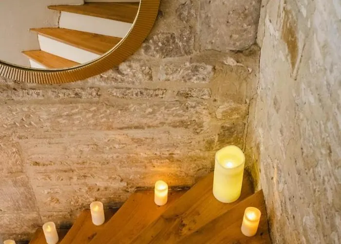 Avec Vue Sur Le Château