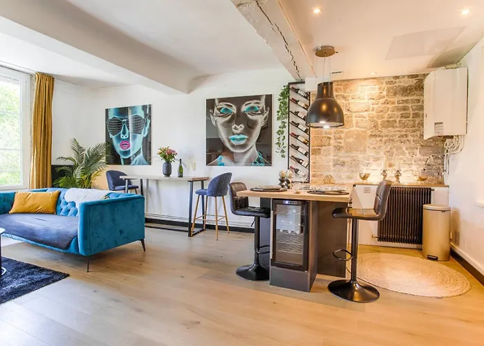 Avec Vue Sur Le Chateau Caen