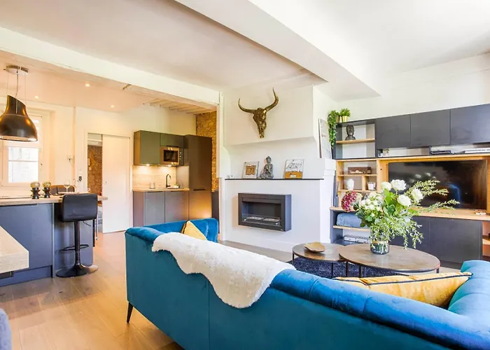 Avec Vue Sur Le Château Caen