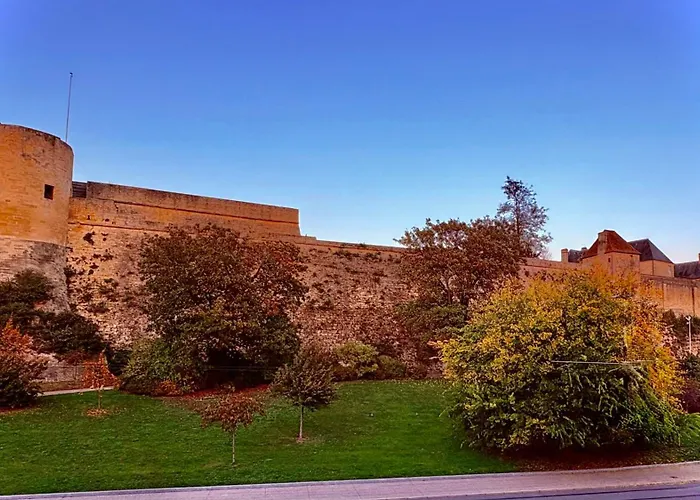 Avec Vue Sur Le Chateau Caen